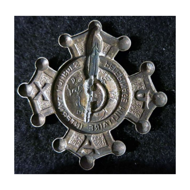 INSIGNE RELIGIEUX : croix  du pelerinage militaire de Lourdes en métal embouti argenté