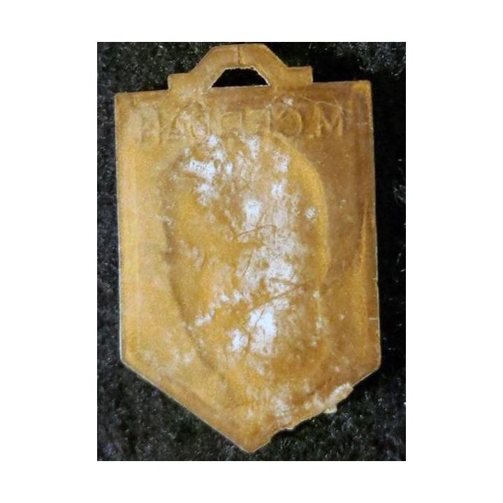 BLASON M. CERDAN : blason en plastique imitation bronze vieilli de Marcel Cerdan 33 x 21 mm