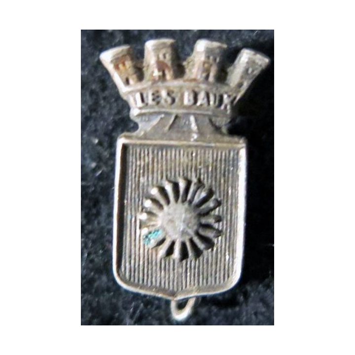 BLASON LES BAUX : insigne métallique ancien blason en métal argenté Les Baux de Provence 20 x 12 mm