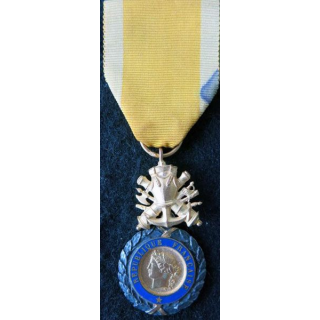 FRANCE : médaille militaire en métal argenté du 9° type 5° république valeur et discipline avec 1 étoile