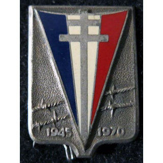 LIBERATIONS : insigne du 25° anniversaire de la libération des camps de concentration 1945 - 1970 de fabrication Drago Paris