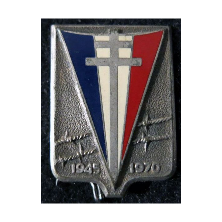 LIBERATIONS : insigne du 25° anniversaire de la libération des camps de concentration 1945 - 1970 de fabrication Drago Paris