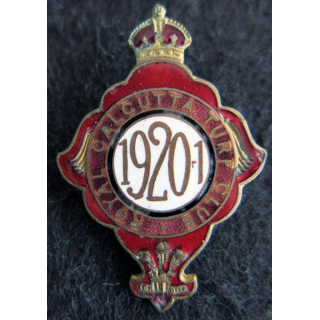GRANDE BRETAGNE : insigne métallique du  Royal Calcutta Turf Club 1920 numéroté 590 en émail