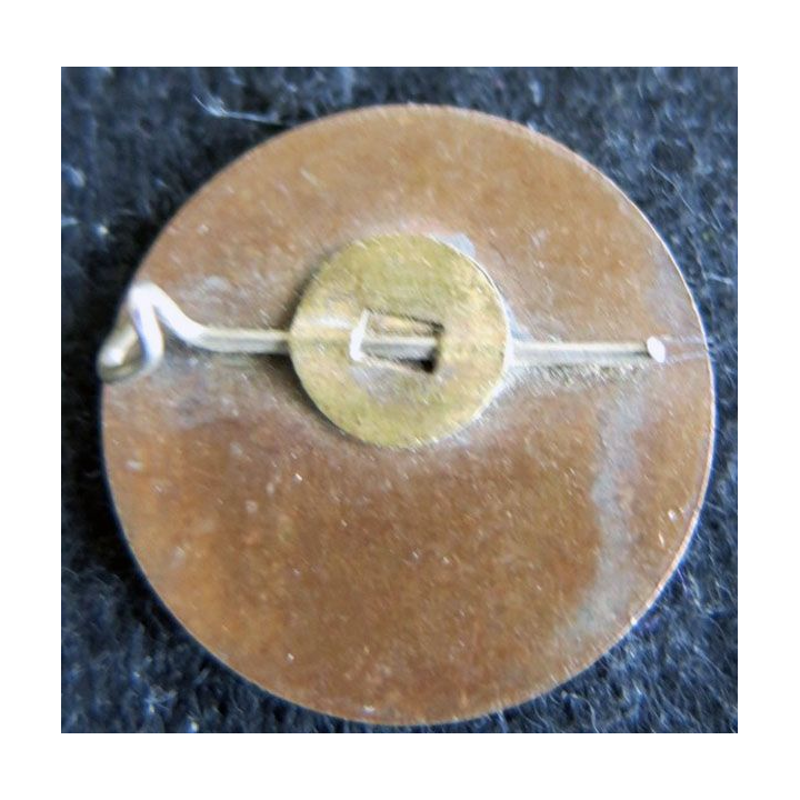 Boutonnière remis aux parents des enfants victimes civiles dans un bombardement en bronze