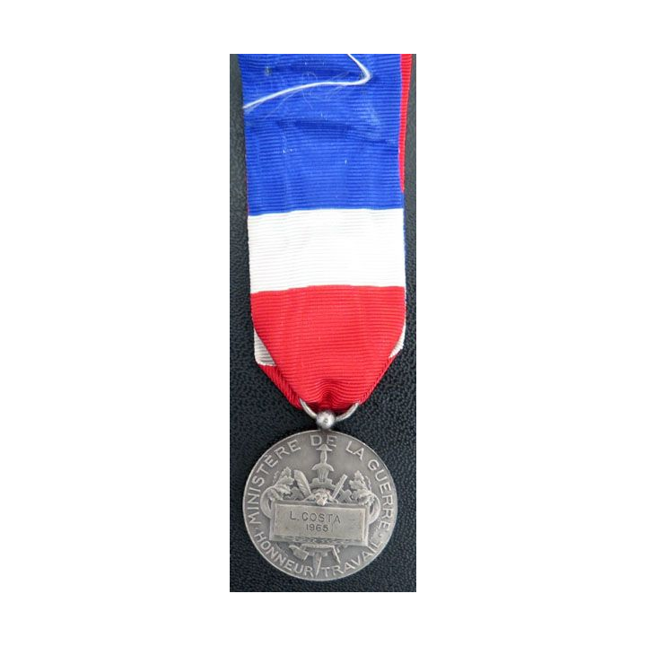 médaille travail du Ministère de la Guerre L. Costa en 1965 en argent