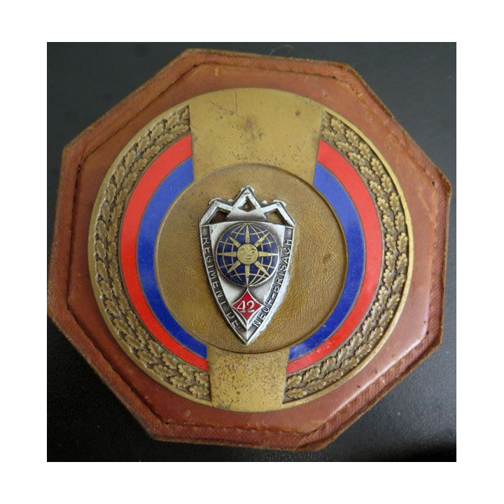 42° RI : plaque su 42° régiment d'infanterie sur métal et cuir Andor