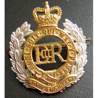 ROYAUME UNI : Insigne de casquette du génie anglais en métal  4 cm x 4,5 cm