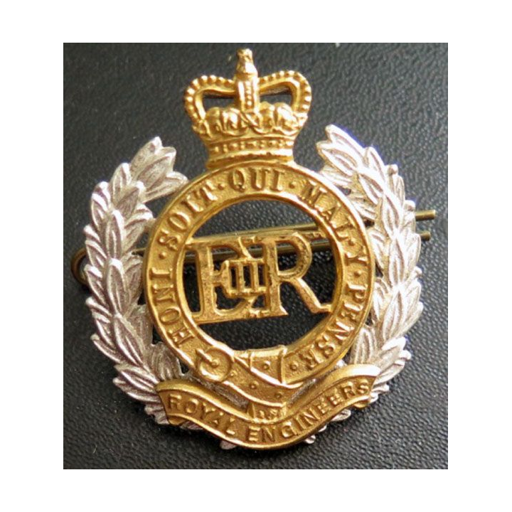 ROYAUME UNI : Insigne de casquette du génie anglais en métal  4 cm x 4,5 cm