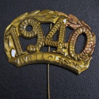 Insigne vive la classe 1940 en laiton de largeur 4,1 cm
