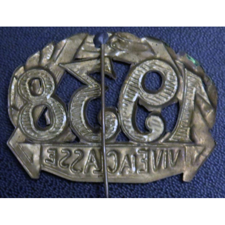 Insigne vive la classe 1938 en laiton de largeur 4,1 cm