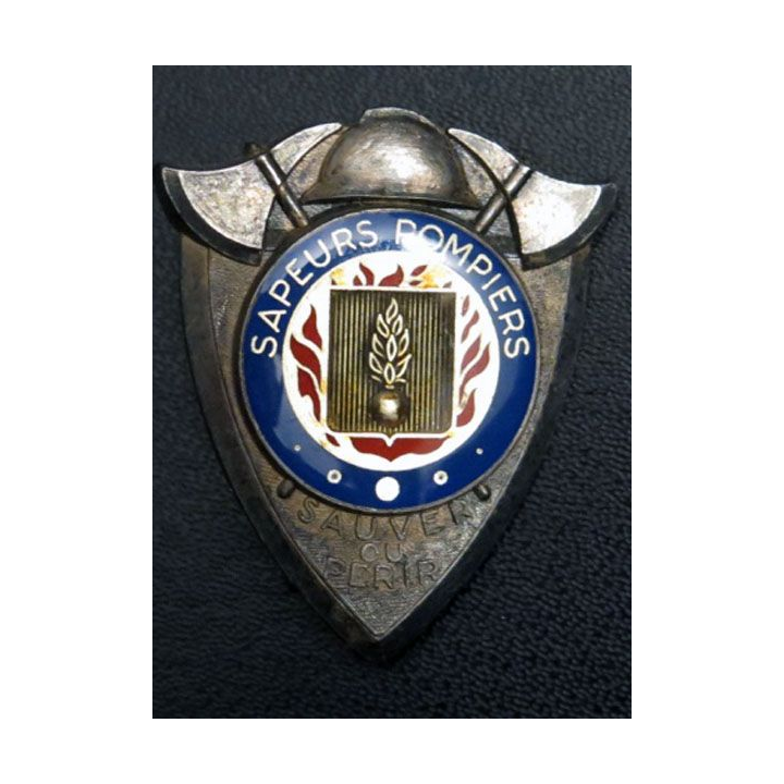 POMPIERS : insigne des sapeurs pompiers de fabrication F.S