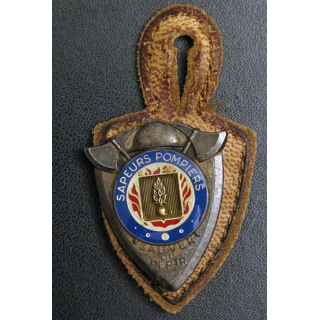 POMPIERS : insigne des sapeurs pompiers de fabrication F.S