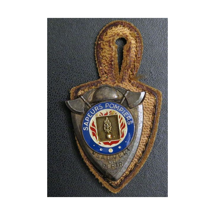 POMPIERS : insigne des sapeurs pompiers de fabrication F.S