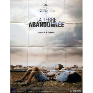 AFFICHE FILM : affiche de cinéma du film "La terre abandonnée" 2006 dimension 115 x 158 cm (E024)