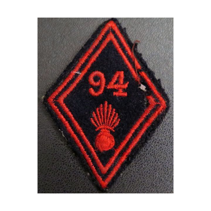 LOSANGE DE BRAS MODÈLE 45 : 94° régiment d'infanterie troupe avec trou