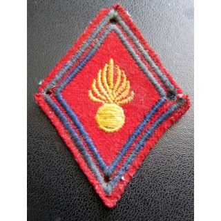 LOSANGE DE BRAS MODÈLE 45 : régiment d'artillerie troupe avec trou de couture