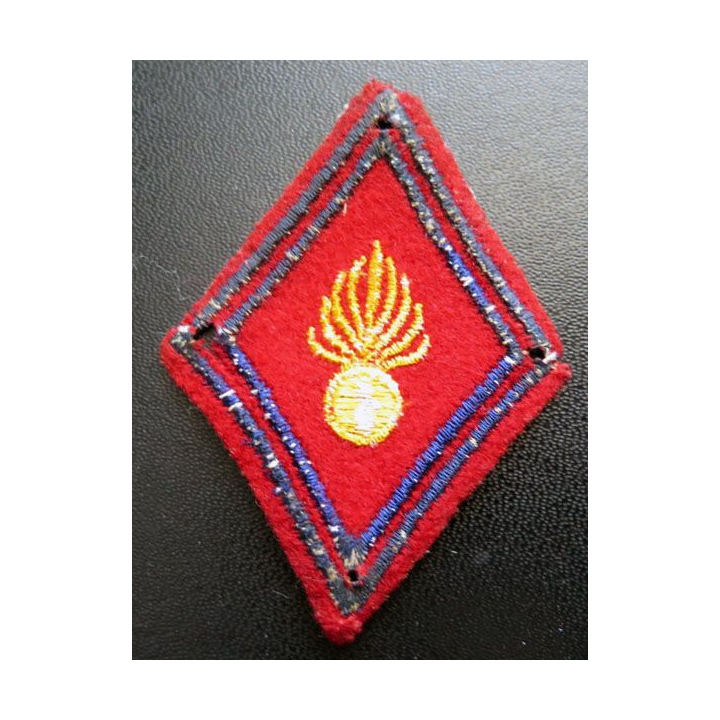 LOSANGE DE BRAS MODÈLE 45 : régiment d'artillerie troupe avec trou de couture