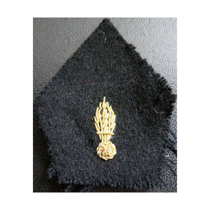 Soutache ( insigne de col ) du corps des experts en cannetille