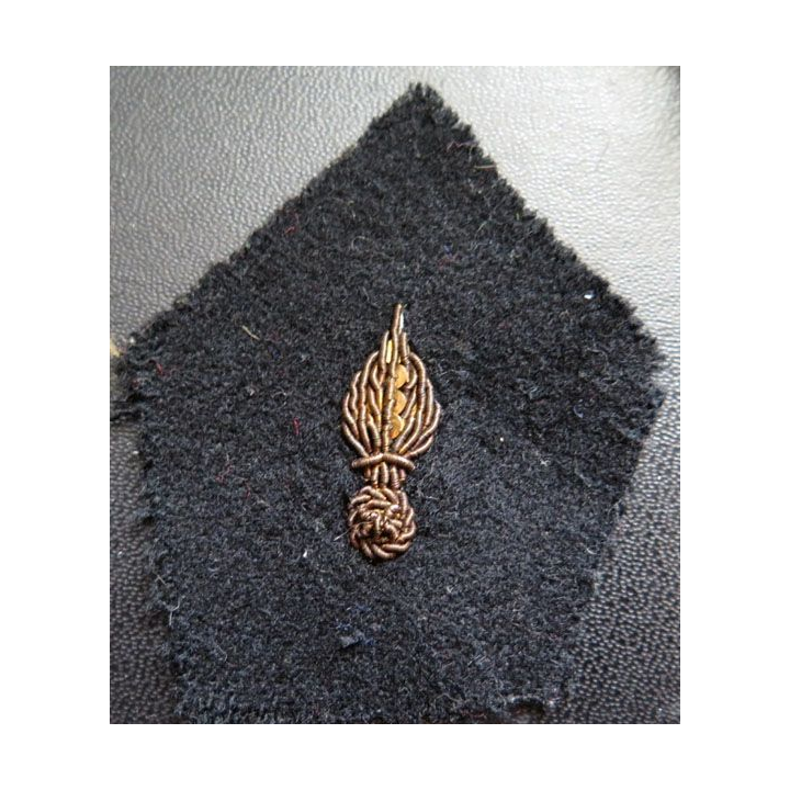 Soutache ( insigne de col ) du corps des experts en cannetille
