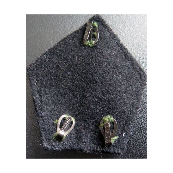 Soutache ( insigne de col ) officier 7° Chasseurs sur crochets