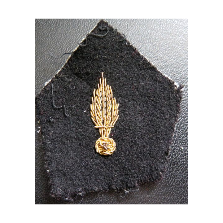 Soutache ( insigne de col ) du corps des experts en cannetille