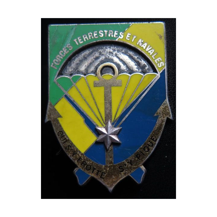 GABON : insigne des Forces terrestres et navales gabonaises Drago