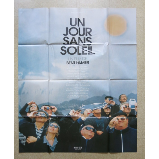AFFICHE FILM : affiche de cinéma du film "Un Jour sans soleil" de 1999 dimension 115 x 158 cm (E037)