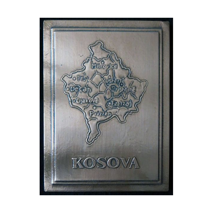 KOSOVO : Plaque souvenir de la KFOR au Kosovo en cuivre travaillé de fabrication locale