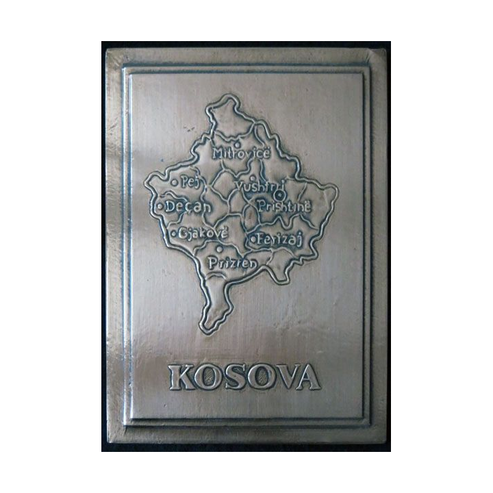 KOSOVO : Plaque souvenir de la KFOR au Kosovo en cuivre travaillé de fabrication locale