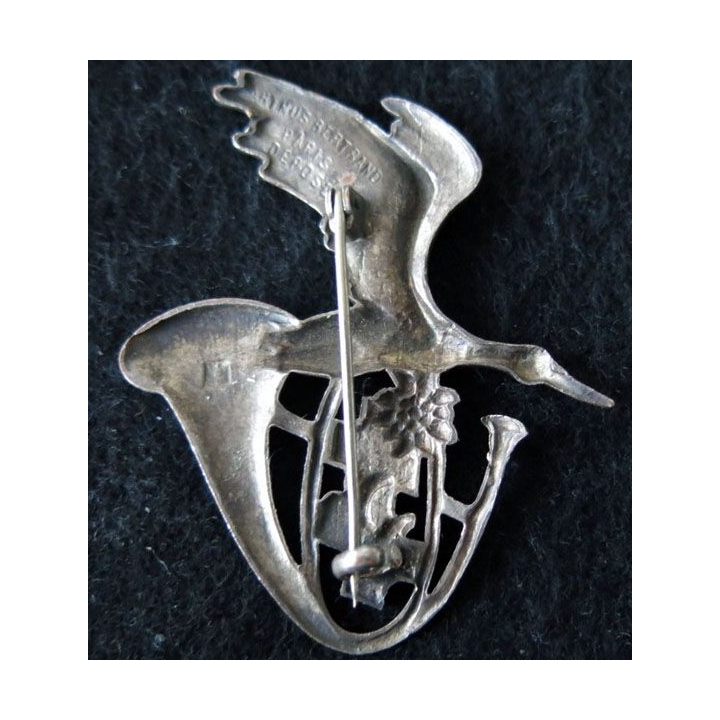 20° BCA : insigne métallique du 20° bataillon de chasseurs alpins de fabrication Arthus Bertrand Paris Déposé