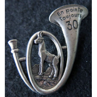 30° GCM : insigne métallique du 30° groupe de chasseurs mécanisés de fabrication Delsart Sens