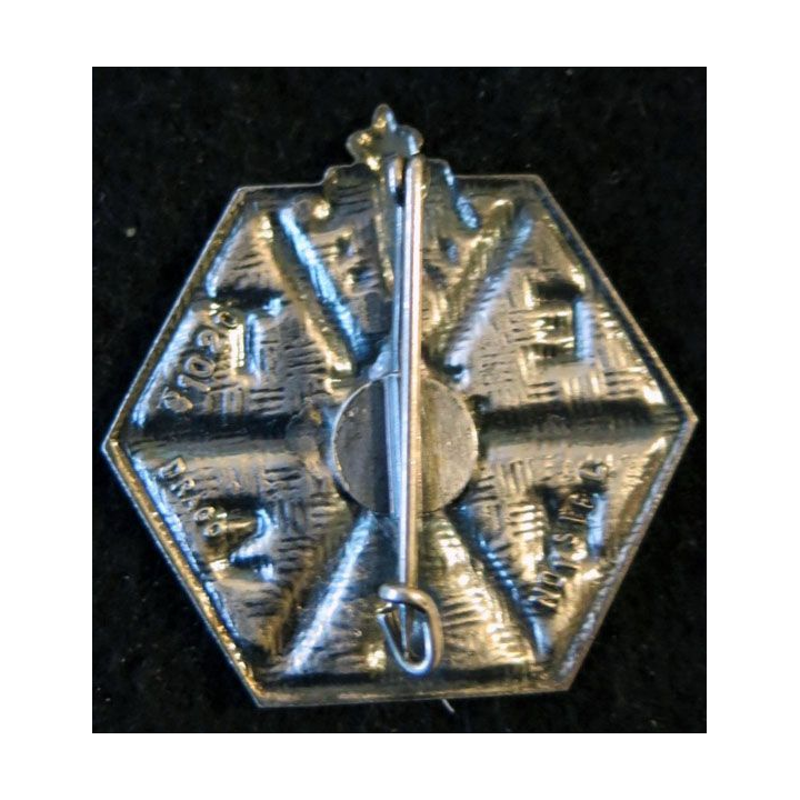 EMSST : Insigne de l' Enseignement Militaire Supérieur Scientifique Technique de fabrication Drago Noisiel G. 1020