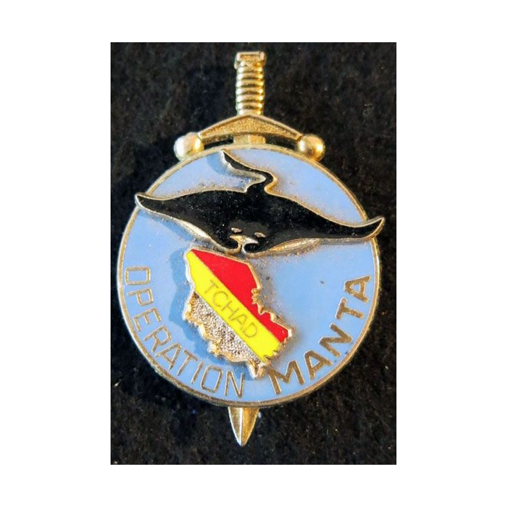 MANTA : Insigne métallique de l'Opération Manta type 1 Delsart sans couleur bleue drapeau tchad