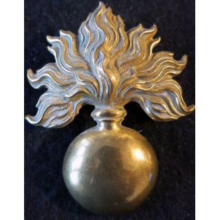 GRENADE : Insigne métallique Grenade pour casque Adrian de 4,5 x 5,8 cm en laiton