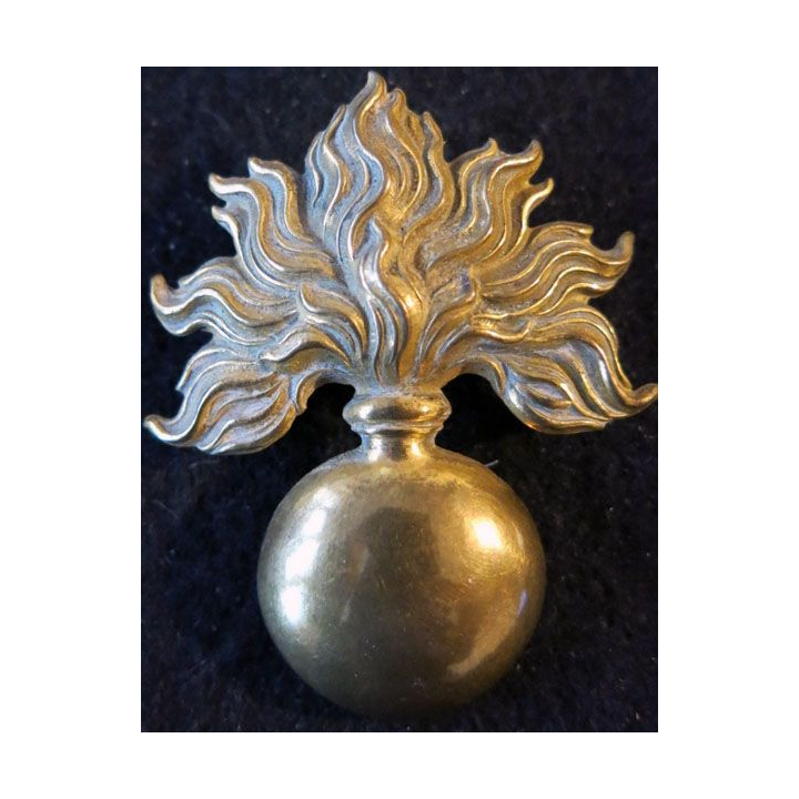 GRENADE : Insigne métallique Grenade pour casque Adrian de 4,5 x 5,8 cm en laiton