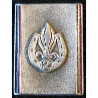 2° REI : insigne métallique du 2° régiment étranger d'infanterie de fabrication Boussemart peint