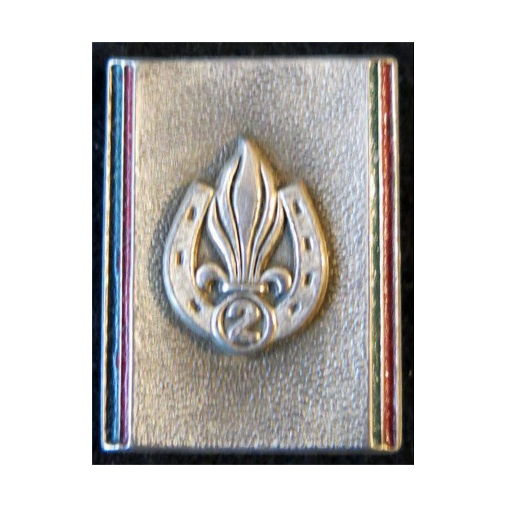 2° REI : insigne métallique du 2° régiment étranger d'infanterie de fabrication Boussemart peint