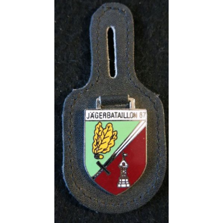 ALLEMAGNE : insigne métallique du Jägerbataillon 87 en émail sur cuir