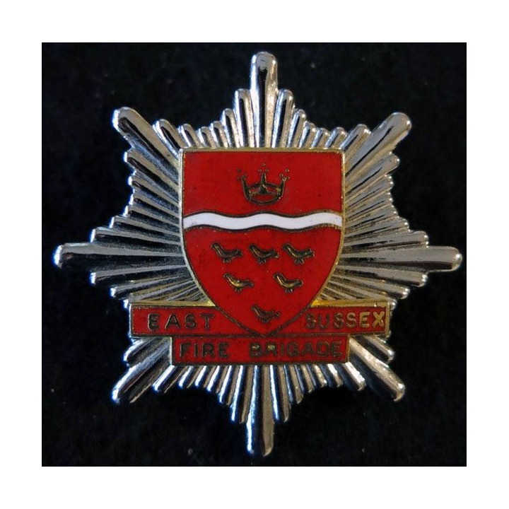 POMPIERS : insigne métallique du east sussex fire brigade city of Brighton en émail