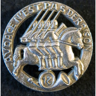 12° RCH : insigne métallique du 12° régiment de chasseurs de fabrication Delsart G. 2365