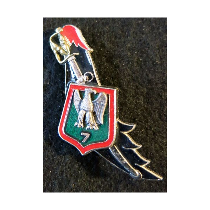 7° RCH : insigne métallique du 7° régiment de chasseurs de fabrication Delsart G. 2037