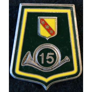 15° RCH : insigne métallique du 15° régiment de chasseurs de fabrication Fraisse G. 2723 en relief