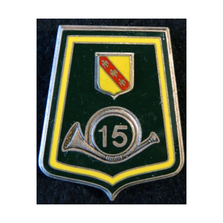15° RCH : insigne métallique du 15° régiment de chasseurs de fabrication Fraisse G. 2723 en relief