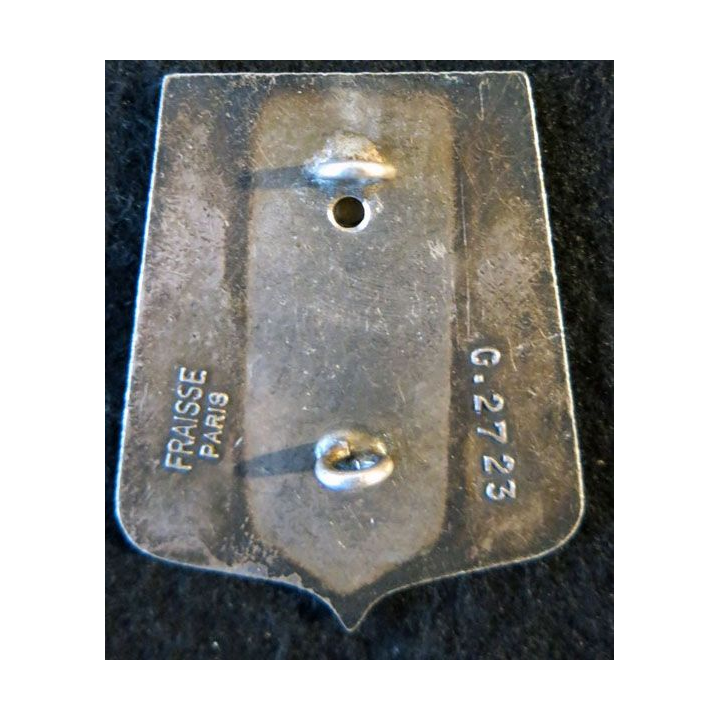 15° RCH : insigne métallique du 15° régiment de chasseurs de fabrication Fraisse G. 2723 en relief
