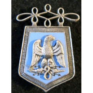 8° RH : insigne métallique du 8° régiment de hussards de fabrication Andor en émail