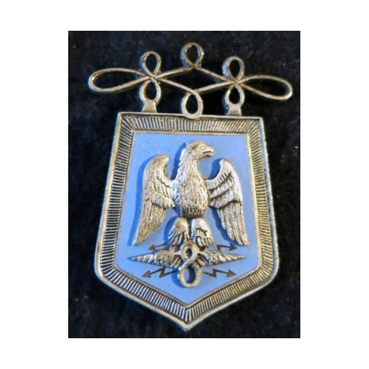8° RH : insigne métallique du 8° régiment de hussards de fabrication Andor en émail
