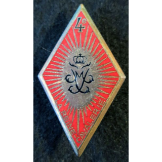 4° RC : insigne métallique du 4° régiment de cuirassiers de fabrication A. Bertrand G. 942 en émail