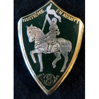 8° RCH : insigne métallique du 8° régiment de chasseurs de fabrication Drago Noisiel  vert foncé