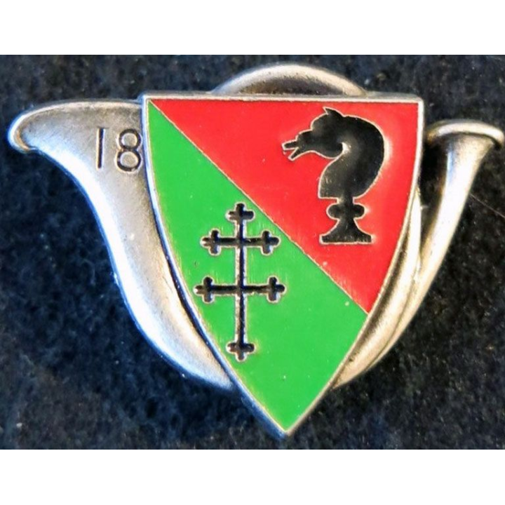 18° RCH : insigne métallique du 18° régiment de chasseurs de fabrication Delsart G. 1414