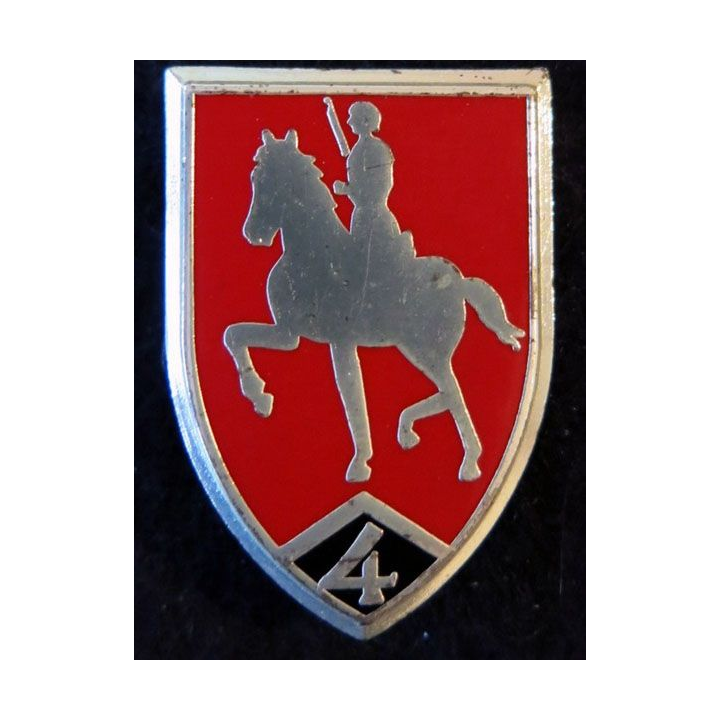 4° RC : insigne métallique du 2° escadron du 4° régiment de cuirassiers de fabrication Delsart